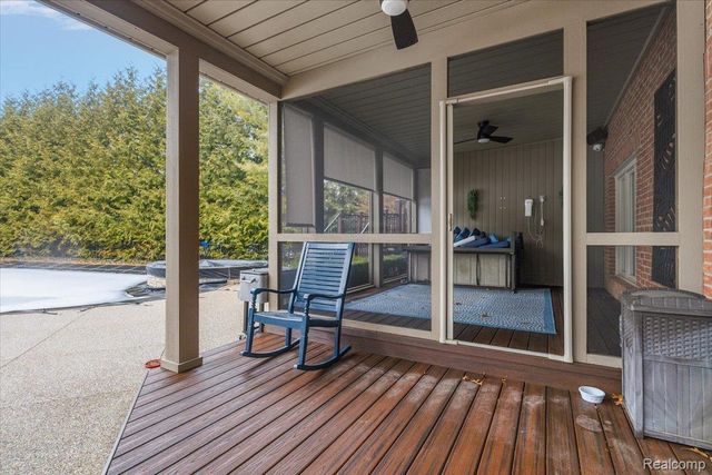 3303 Timberlake Drive, Commerce Charter Township, MI 48390