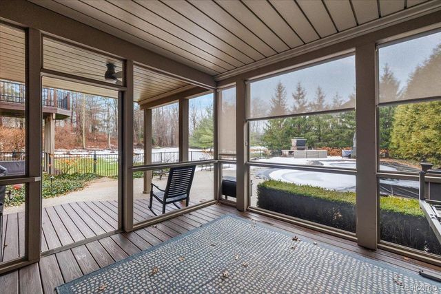 3303 Timberlake Drive, Commerce Charter Township, MI 48390