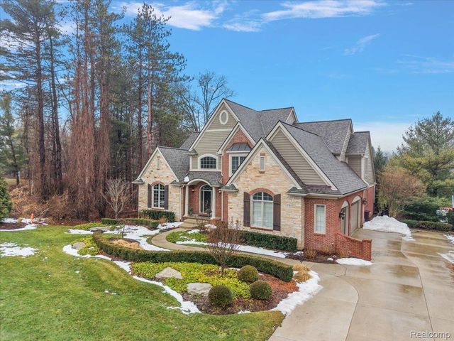 3303 Timberlake Drive, Commerce Charter Township, MI 48390