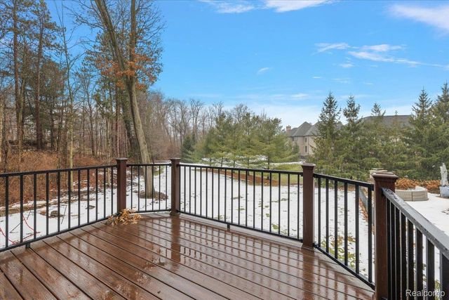 3303 Timberlake Drive, Commerce Charter Township, MI 48390