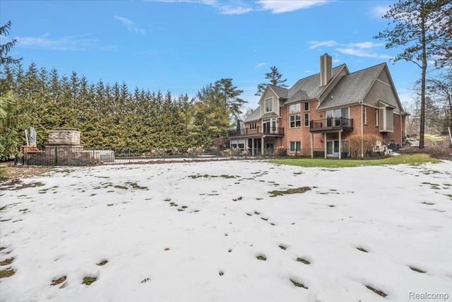 3303 Timberlake Drive, Commerce Charter Township, MI 48390