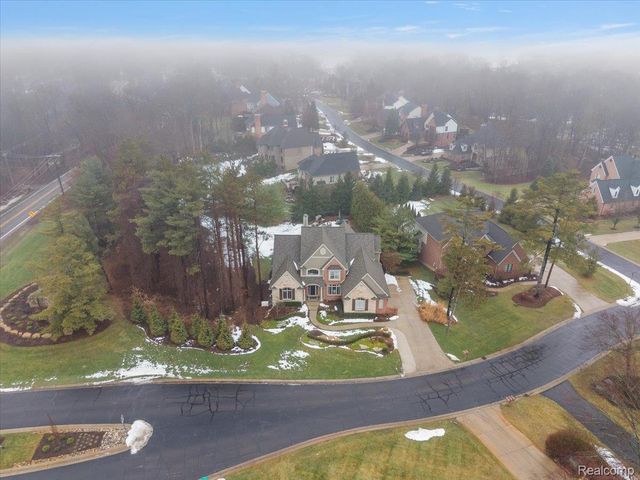 3303 Timberlake Drive, Commerce Charter Township, MI 48390