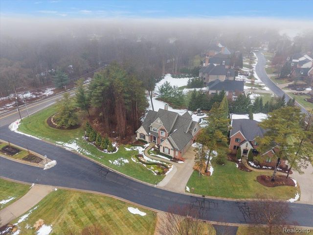 3303 Timberlake Drive, Commerce Charter Township, MI 48390