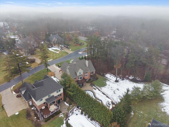 3303 Timberlake Drive, Commerce Charter Township, MI 48390