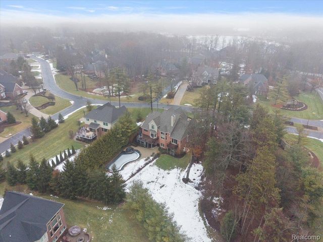 3303 Timberlake Drive, Commerce Charter Township, MI 48390