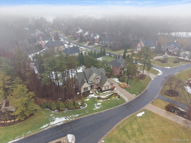 3303 Timberlake Drive, Commerce Charter Township, MI 48390