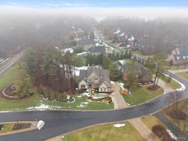 3303 Timberlake Drive, Commerce Charter Township, MI 48390