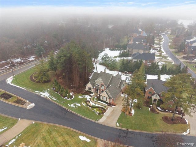 3303 Timberlake Drive, Commerce Charter Township, MI 48390