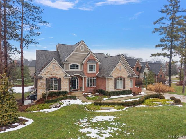 3303 Timberlake Drive, Commerce Charter Township, MI 48390