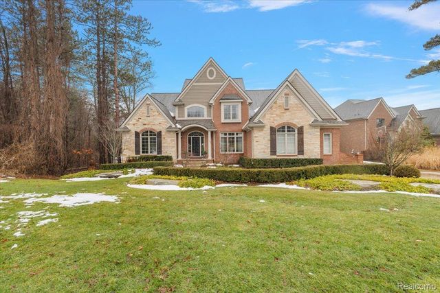 3303 Timberlake Drive, Commerce Charter Township, MI 48390