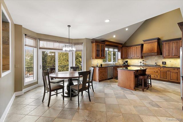 3303 Timberlake Drive, Commerce Charter Township, MI 48390