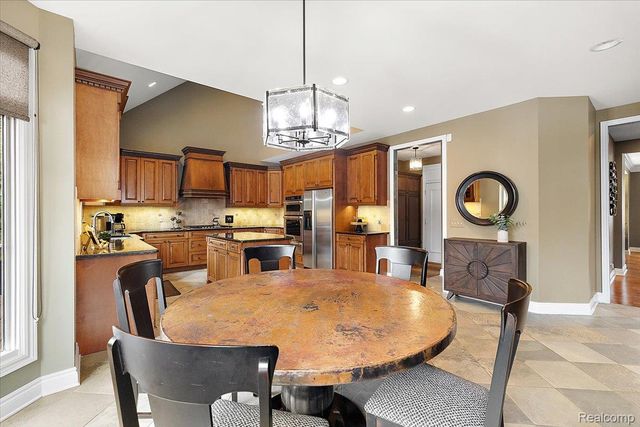 3303 Timberlake Drive, Commerce Charter Township, MI 48390