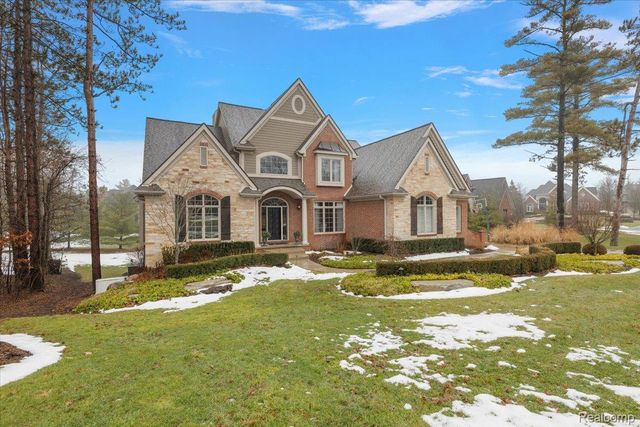 3303 Timberlake Drive, Commerce Charter Township, MI 48390