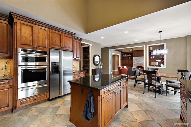 3303 Timberlake Drive, Commerce Charter Township, MI 48390