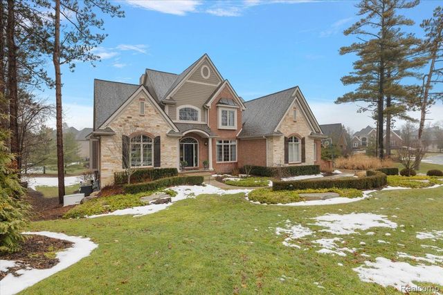 3303 Timberlake Drive, Commerce Charter Township, MI 48390