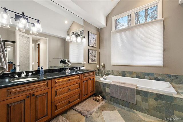 3303 Timberlake Drive, Commerce Charter Township, MI 48390