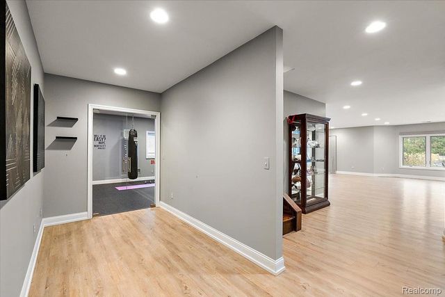 3303 Timberlake Drive, Commerce Charter Township, MI 48390