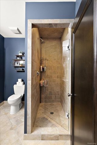 3303 Timberlake Drive, Commerce Charter Township, MI 48390