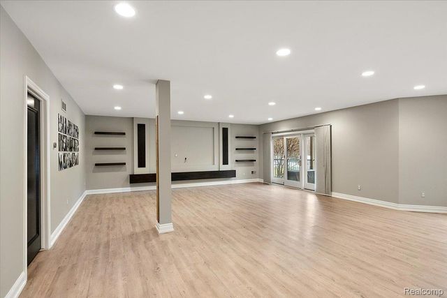 3303 Timberlake Drive, Commerce Charter Township, MI 48390