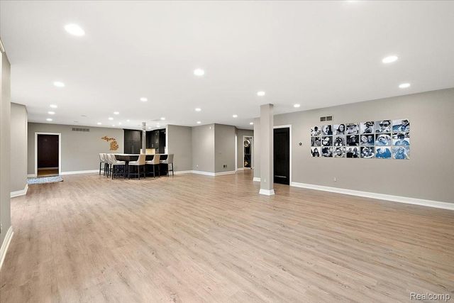 3303 Timberlake Drive, Commerce Charter Township, MI 48390