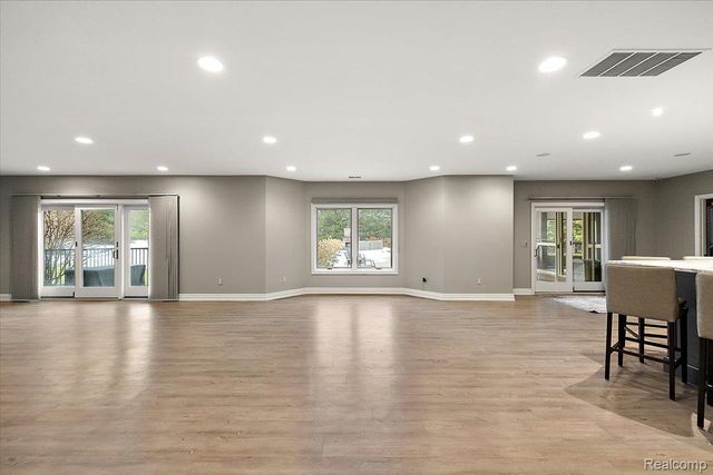 3303 Timberlake Drive, Commerce Charter Township, MI 48390