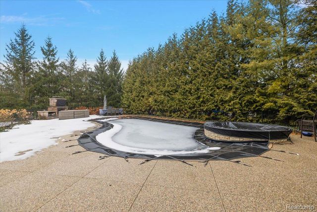 3303 Timberlake Drive, Commerce Charter Township, MI 48390