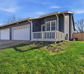 1020 Laesch Avenue A, Bloomington, IL 61704