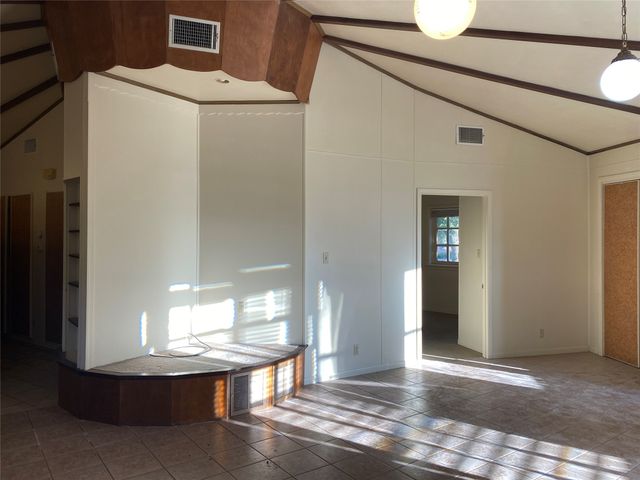 1805 E Beverly Drive, Corsicana, TX 75110