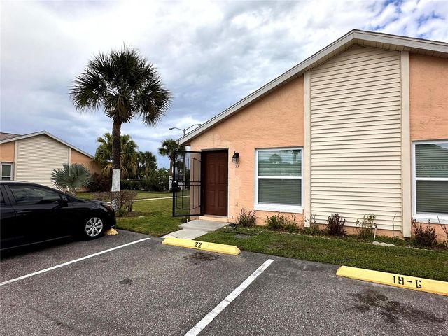 22 W COUNTRY COVE WAY, Kissimmee, FL 34743