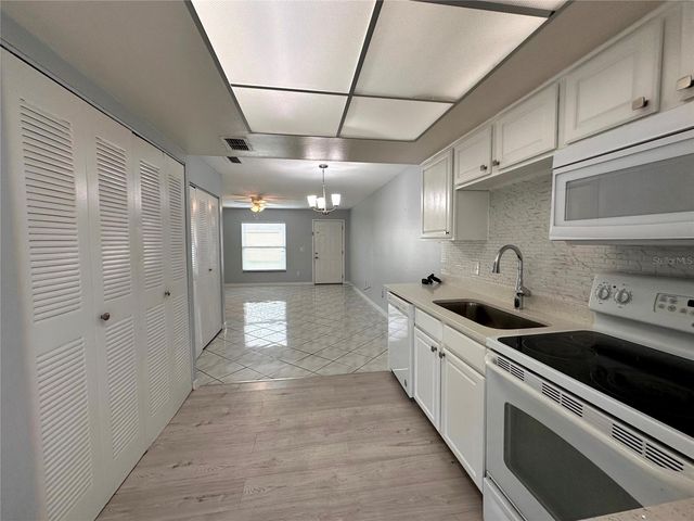 22 W COUNTRY COVE WAY, Kissimmee, FL 34743