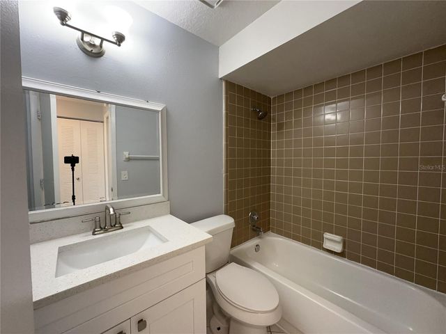 22 W COUNTRY COVE WAY, Kissimmee, FL 34743