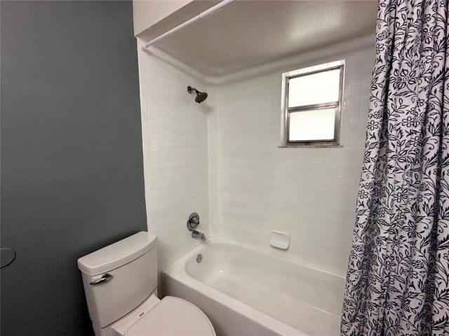 22 W COUNTRY COVE WAY, Kissimmee, FL 34743