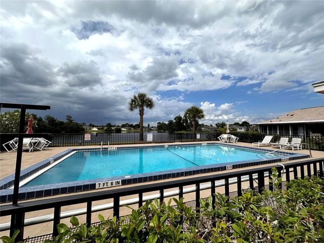 22 W COUNTRY COVE WAY, Kissimmee, FL 34743