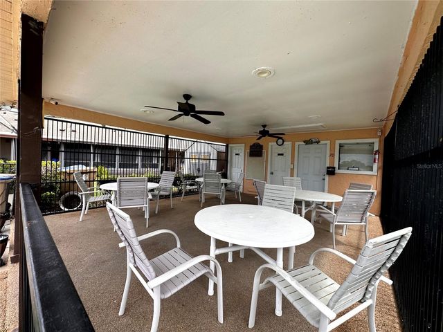22 W COUNTRY COVE WAY, Kissimmee, FL 34743