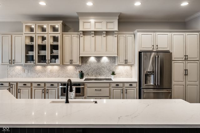 8050 Heyward Drive, Indianapolis, IN 46250