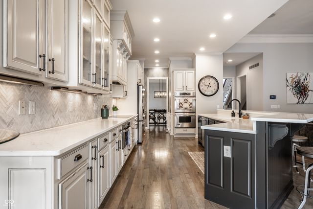 8050 Heyward Drive, Indianapolis, IN 46250