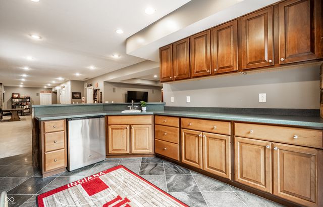 8050 Heyward Drive, Indianapolis, IN 46250