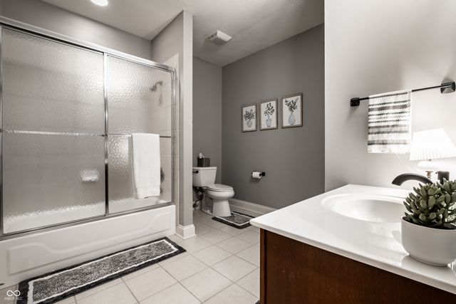 8050 Heyward Drive, Indianapolis, IN 46250