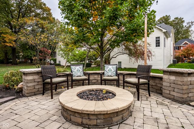 8050 Heyward Drive, Indianapolis, IN 46250