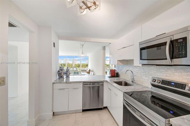 20100 W Country Club Drive 1005, Aventura, FL 33180