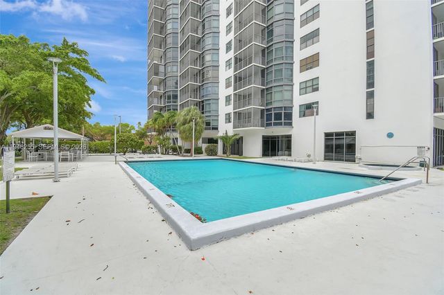 20100 W Country Club Drive 1005, Aventura, FL 33180