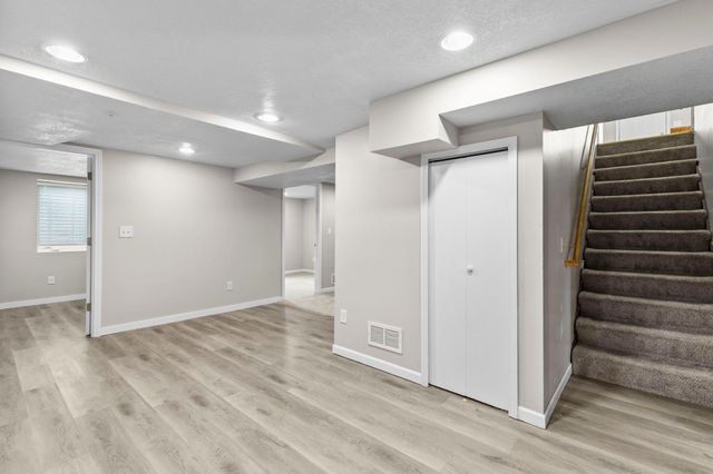 1633 Sherwood Avenue, Saint Paul, MN 55106