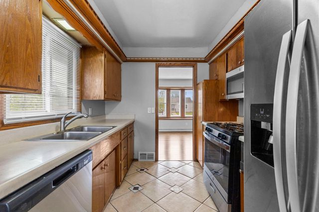 1633 Sherwood Avenue, Saint Paul, MN 55106
