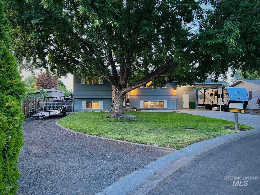 631 Airway Dr, Lewiston, ID 83501