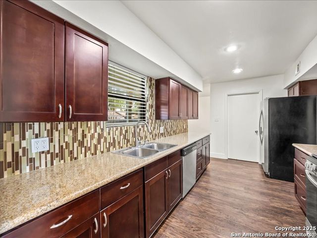 4023 Burning Tree, San Antonio, TX 78240