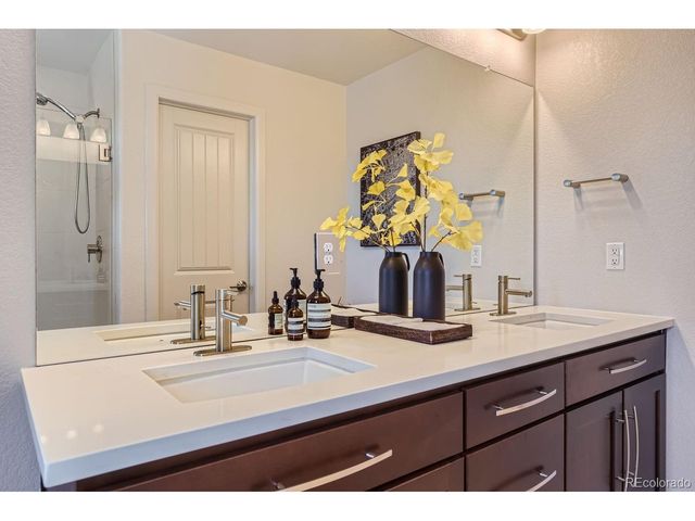 15615 W La Salle Ave, Lakewood, CO 80228