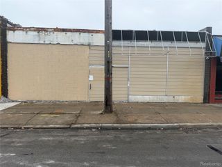 16038 E. 8 mile Road, Detroit, MI 48205
