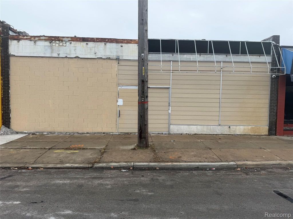 16038 E. 8 mile Road, Detroit, MI 48205