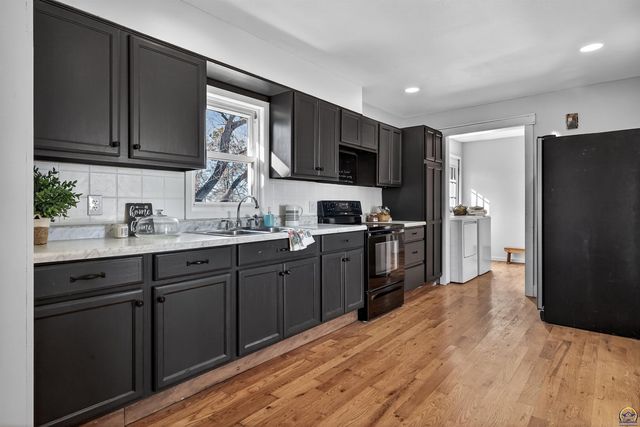 16325 R RD, Mayetta, KS 66509