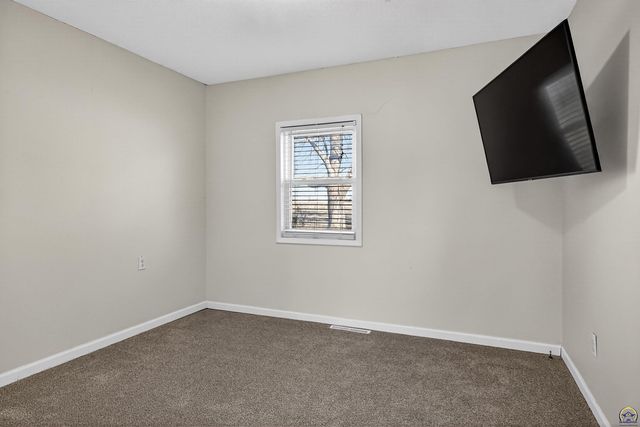 16325 R RD, Mayetta, KS 66509